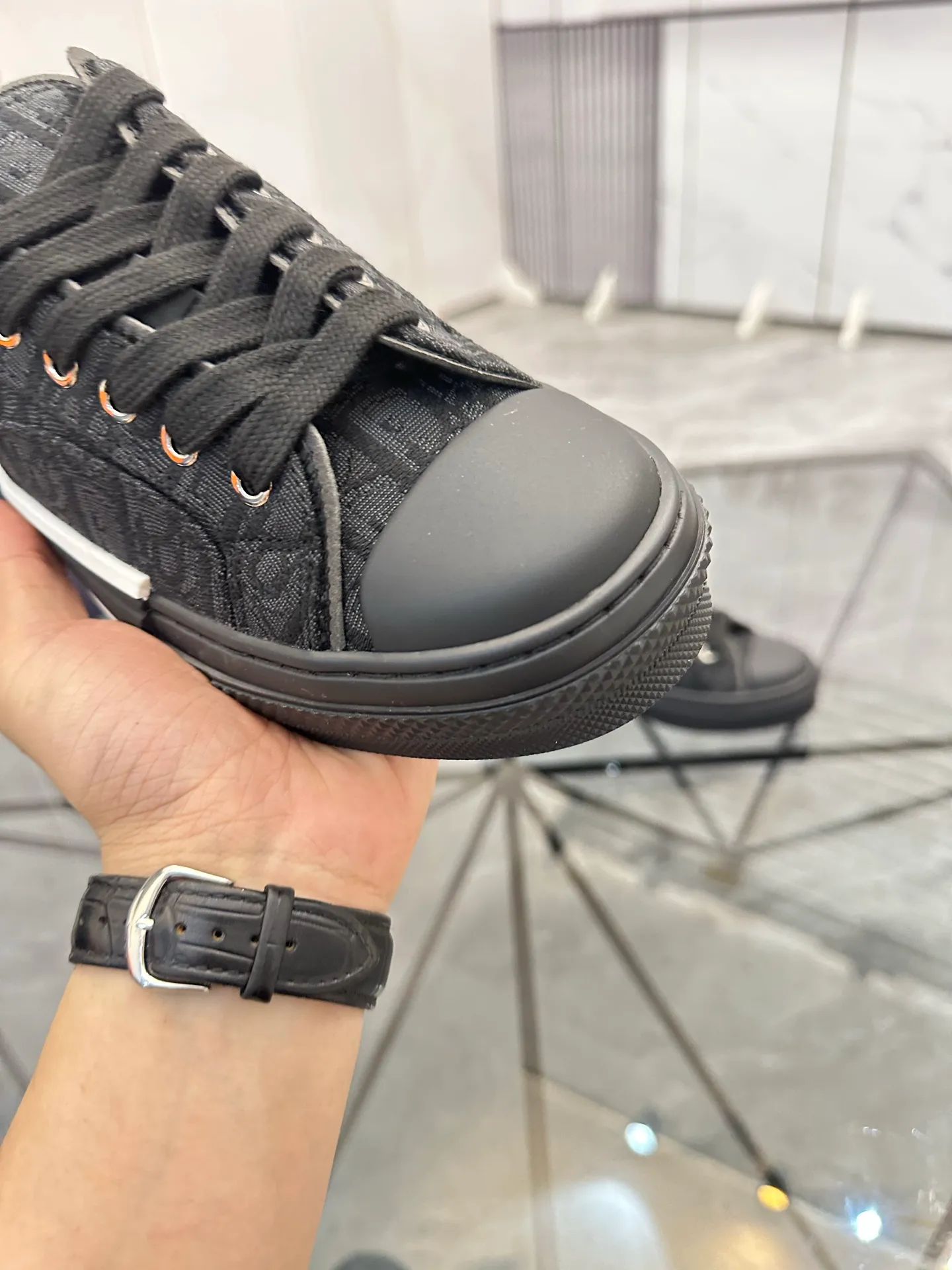 Selling men's shoes 💰: 💰P420¥ Product trademark: Dio* "Dior*" low-top casual shoes Regular size: 36-45 (can be customized to 46) Couple style B23 Product materials: Upper imported original fabric, breathable lining, original outsole. No.: 007